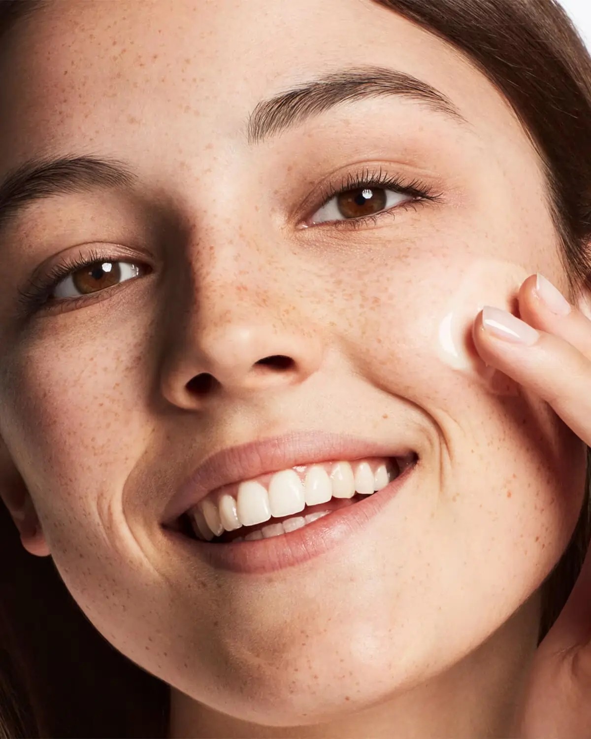 Clinique Moisturizing Gel texture on face skin